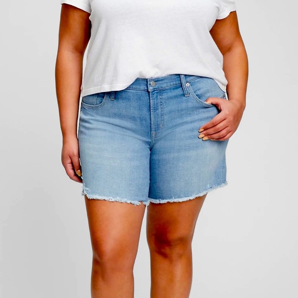 GAP 5” Mid Rise Denim Short Light Destroy Raw Hemline 2022 NWOT-35/20R - Picture 1 of 11